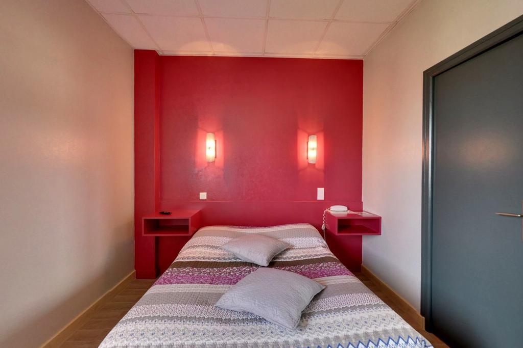 Logis Auberge Des Vieux Chenes Malemort ภายนอก รูปภาพ