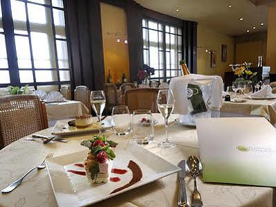 Logis Auberge Des Vieux Chenes Malemort ภายนอก รูปภาพ