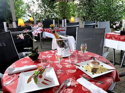 Logis Auberge Des Vieux Chenes Malemort ภายนอก รูปภาพ