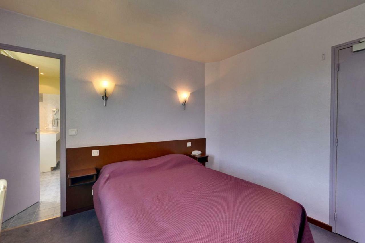 Logis Auberge Des Vieux Chenes Malemort ภายนอก รูปภาพ